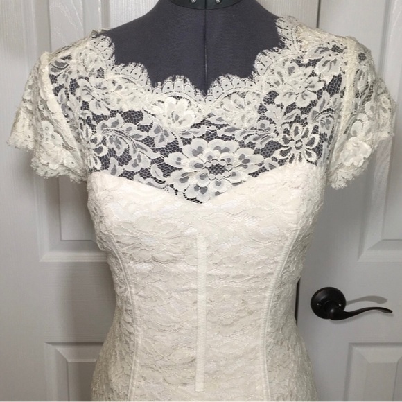 Monique Lhuillier Lace Open Back Cocktail Dress 6 - Picture 4 of 6